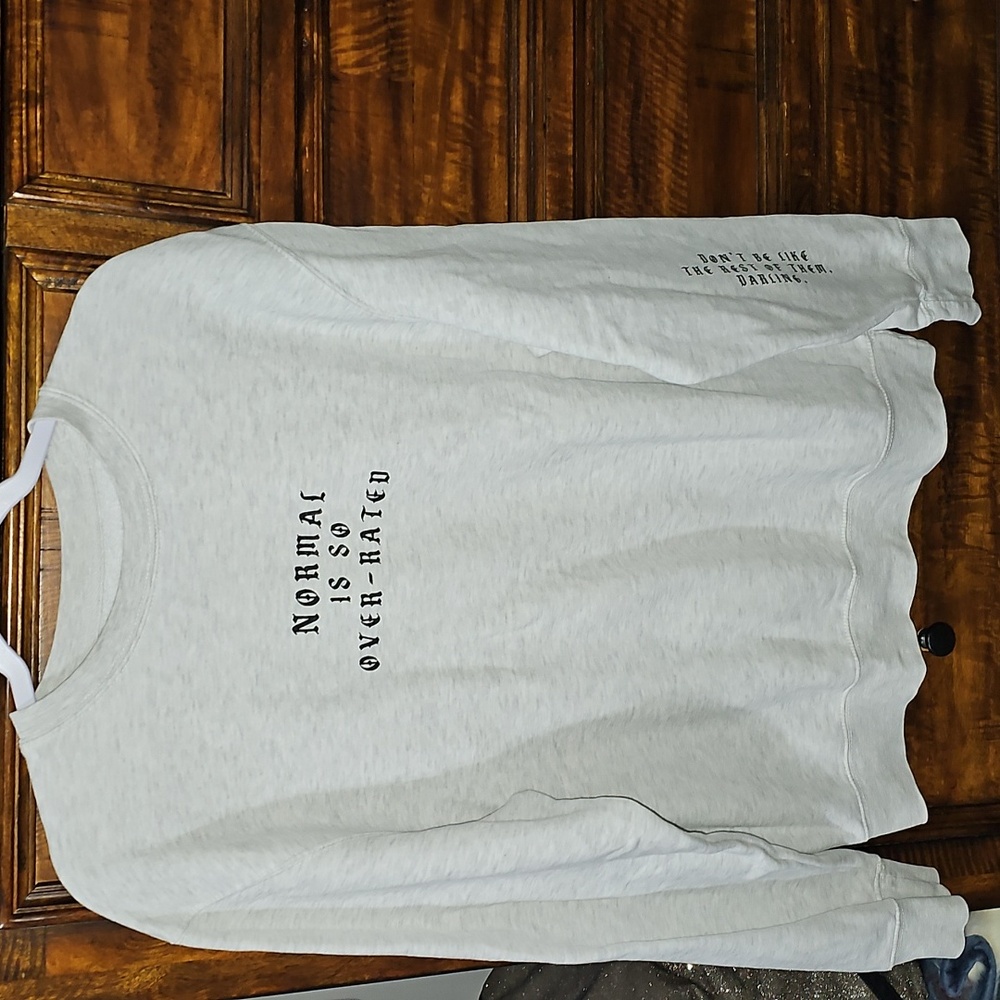 Southern Bliss Crewneck Sweatshirt Sz Medium. Gray And Black. RARE